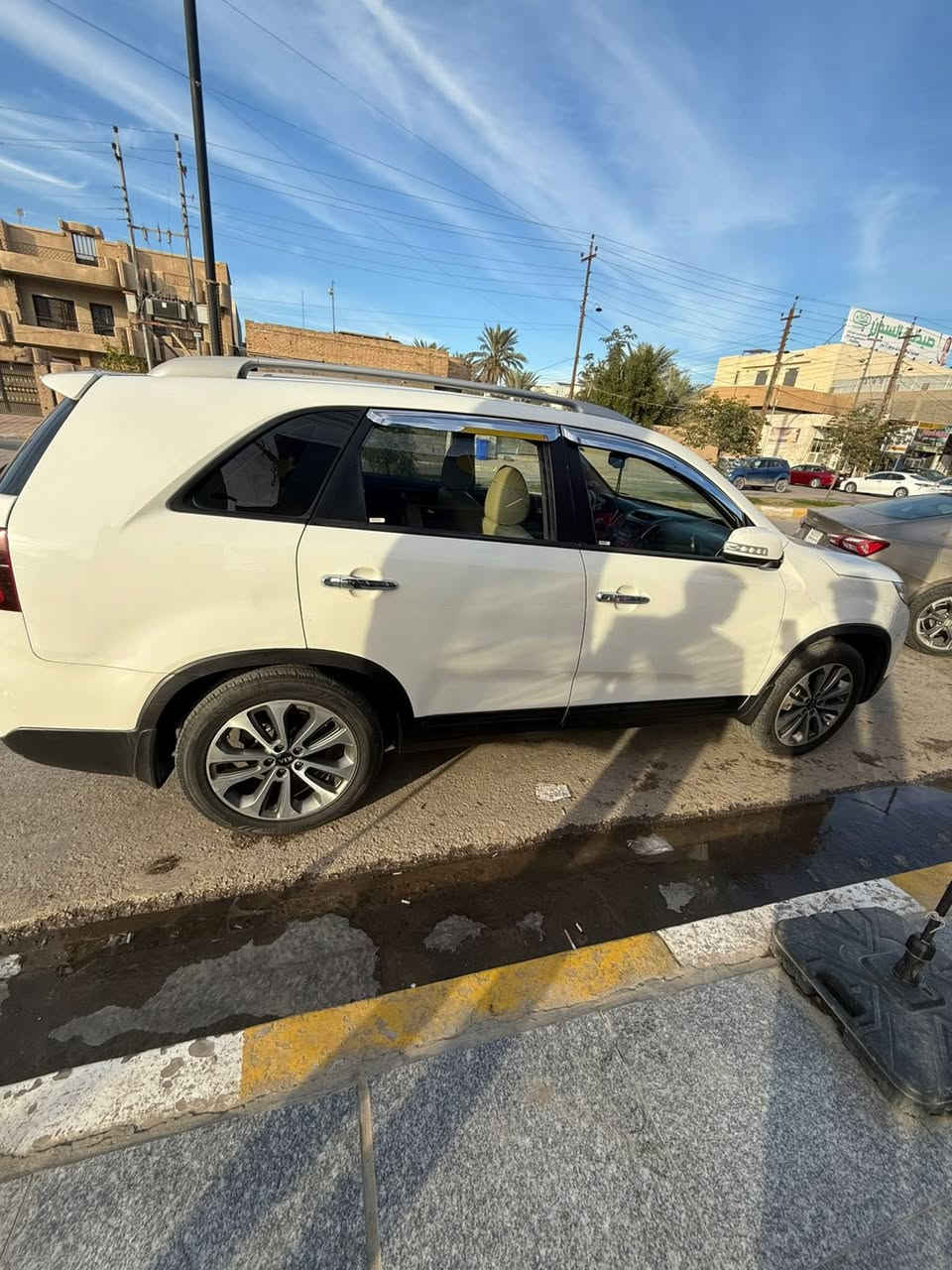 ‏سلام عليكم ‏سيارة سورنتو موديل 2015 سيارة نظيفة مبدل مكينة قير جدد شرط بيها 5 قطع مثل ماوضح بصوره  داخلها مخمل صدر حداديه كهربائيات كلها شغالة سيارة نظيفة حساسات امامي خلفي شاشة ديجيتال سيارة باسمي تحويل ثاني يوم رقمها أربيل السياره انضف من  الصور مال جناي كلش ناعمه ماشالله رقم صاحبها ***********مكان السياره انبار فلوجه سعرها 147
