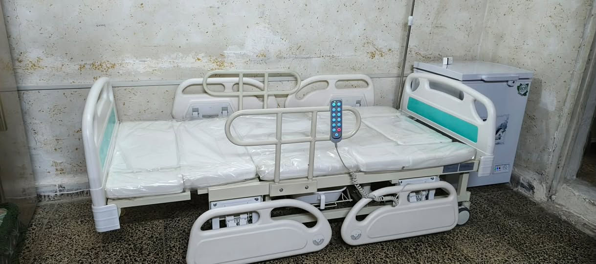 للبيع سرير طبي كهربائي خمس حركات
مستعمل لمدة شهرين فقط، بحالة ممتازة جدًا
خمس حركات كهربائية 
تعمل بكفاءة
مع فراش خاص لمنع تقرحات الفراش
مناسب للاستخدام المنزلي والمستشفيات ورعاية المرضى
السعر: 850,000 دينار عراقي
للاستفسار أو التواصل، يرجى مراسلتي على الخاص
***********
