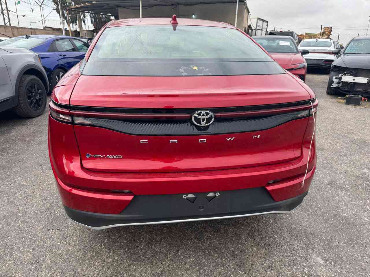 تويوتا كراون 2024 السياره موجوده هسه بالحره ابيع بالحره حادث جدا بسيط تجي بارد لان مكان الضربه جوه التريشه السياره جديده   الكمرك تقريبا ويه النقل والضربه والتعقيب كامل توصل  ٦٣ ورقه هايه تكلفة الكمرك فقط السعر ٢٢٥٠٠ بدون كمرك يعني ٢٢٥ ورقه وبيه مجال شويه والي عنده كتاب شهداء تصير عليه بلاش للاستفسار ***********
