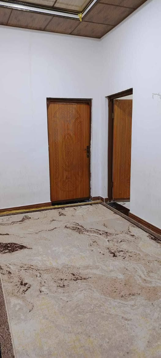 بيت للبيع تجاوز في خور الزبير 

متكون من غرفتين وحده 4*6 وحده 4*4 وصاله كبيره 5 ونص* ب6 ونص ''' ومطبخ 4*4وصحيات ودوانيه 7*4خارجيه يرادلها تعديل اشوي… ارضيه لبيت كله بورسلين سقف البيت سندويج وسقف ثانوي كهرباء دفن  شغل درجه اولى  ولماي لبيت دفن لبيت كلش مرتب تعال واكعد جاهز بس دوانيه خارجيه يرادلها تعديل ولبيت كلشش مرتب وحلو مساحة لبيت 200  العنوان شارع ابوهيثم الحيمجي مقابيل محلات زعلان للهواتف بالفرع لبيت ركنن

السعر 20 وبي مجال 

للتواصل ***********
