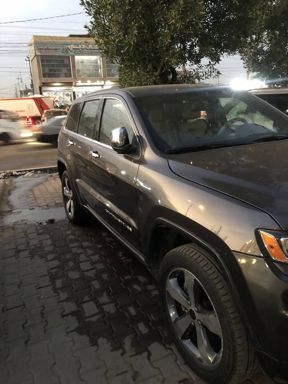 السلام عليكم
جيب شيروكي مديل 2016 وارد امريكي حادثة بنيد وجاملغ مبدآ نفس الون كير مكينة خير من اللة تخم تاير صدر جديد سنوية ما منتهية 2028 تنتهي وبيهة بخة على كد شبر بل باب الورة السايق عنوان السيارة بغداد مدينة الصدر *********** 
سعر 180$ بيهة مجال بيك خير وتدلل 🤍
