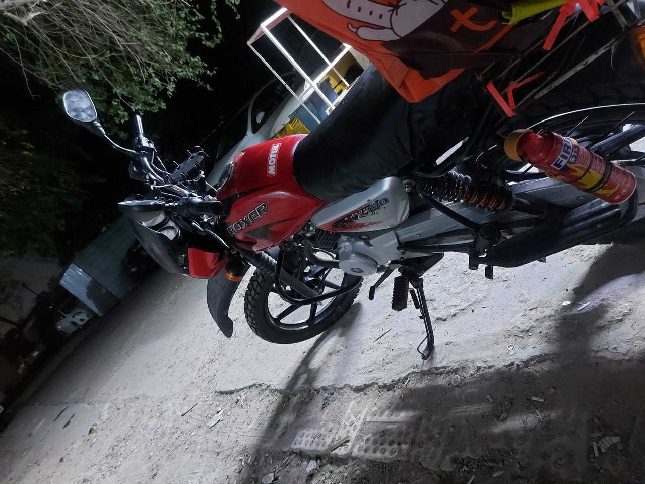 بوكسر مديل 23 رقم وسنويه بغداد بسمي تحويل ثاني يوم بيها زوج تايرات جوبلس جدد مكينه ممفتوحه دراجه نكلبت بيها وبقت مضمومه للبيع فقط ب2250 مكاني بغداد شارع فلسطين استفسار ***********
