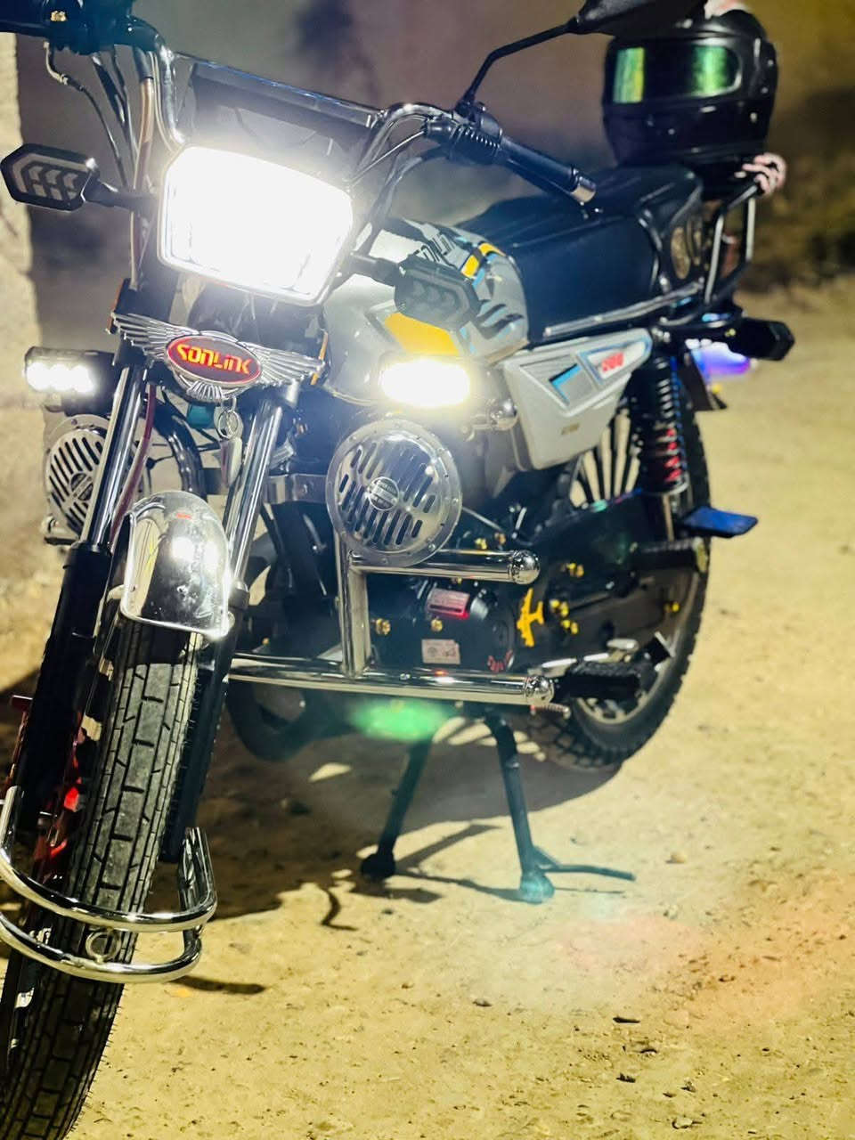 السلام عليكم دراجه سوالنك 25 ضاغطه وزنجيل منفيس  +سويجات 2 +بصمات 2 الدراجه ماشيه 5لاف فول كماليات التواصل خاص او عل رقم *********** وشكرا ادمن 🥰
