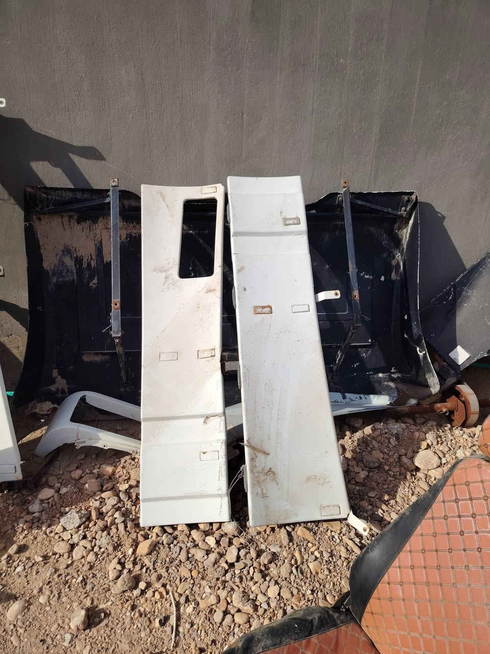 السلام عليكم
1 بنيد بطه
2 كشن اسكانيا نظيف
3 كاسحه وزعانف وزوجين ازلوف نظيفات
4 زوج ويل حرفش الماني اصلي
5 زوج تانكي كاز واحد فافون واحد سل استيل نظيفات 400 لتر
6 مشحمة اسكانيا 
للأستفسار *********** اياد الشمري
