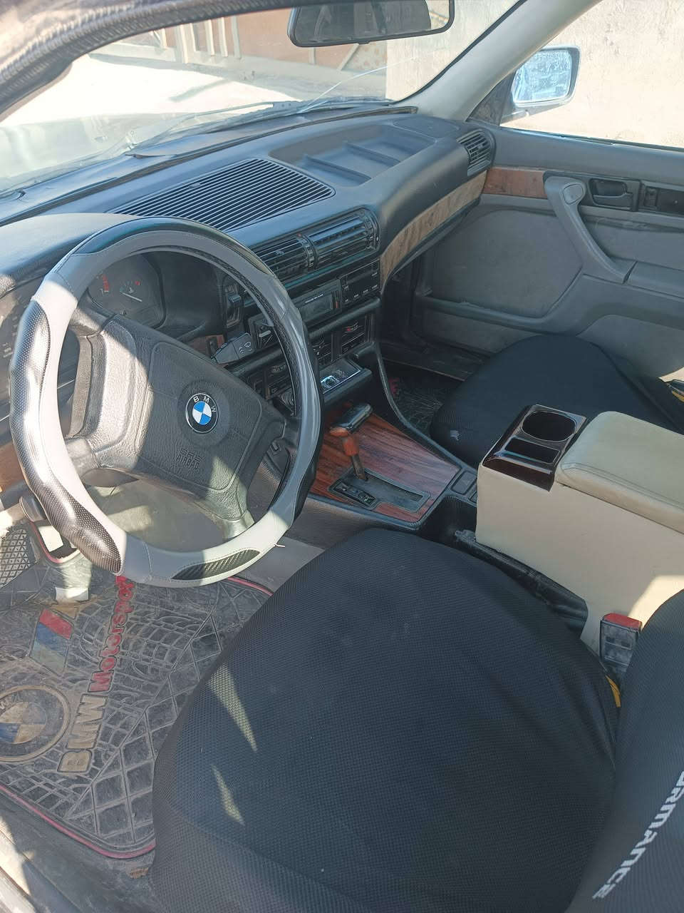 السلام عليكم بي ام ٧٣٠ للبيع او مراوس تخم تأير جديد لايت زنون جديد صدر كله جديد كير محرك كصه السياره بسمي رقم انبار دولي 
السعر ٤٠ وبيها مجال
الأنبار كرمه
***********
***********
