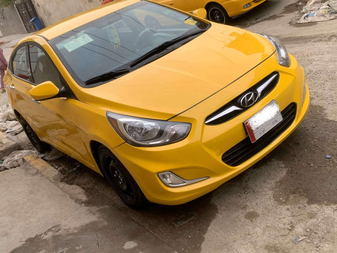 اكسنت موديل 2012السعر 76
وارد أمريكي حادثها جاملغ امامي 
مكينة 1600 
كير مكينة صدر تبريد حدادية كهربائيات 
جاهزة مابيها اي نقص كبل للشارع 
احلى من الصور مذب عليها ربع 
رقم بغداد مكاني البلديات 
‭0776 607 1117
