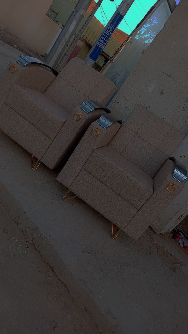 دوشمه ونجاره بركات أل البيت كافت الاثاث المنزلي 
تمت اعاده دوشمه تخم تركي حسب الطلب 
العنوان حي الظباط قرب (قطاع الصحي)
سجاد القريشي 
رقم الهاتف (***********)
