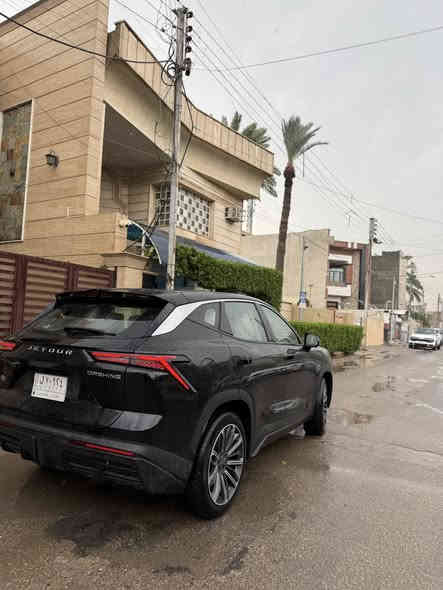 السلام عليكم 
جيتور  داشنك

 JETOUR  Dashing luxury 

موديل 2024 

ضمان 10 سنين من وكالة هارلم

المحرك: 4 أسطوانات 1600 تيربو ✈️🚀

196 حصان

ناقل الحركة: اوتوماتيكي من 7 سرعات

العداد: 18000 وقابل للزيادة

رقم بغداد باسمي 

*المواصفات*

* إطارات قياس 20 إنچ

* فتحة سقف بانوراما

* 6 وسائد هوائية

* كاميرات محيطية 360 درجة

* شاشة التحكم بقياس  15.6إنچ

* لوحة القيادة الكترونية 

* نظام الملاحة خرائط GPS

* نظام كار بيت لعرض شاشة الهاتف المحمول

* بلوتوث / هاتف السيارة

* نظام أوامر وتحكم صوتي

* نظام صوتي 8 سماعات 

* شاحن هاتف لاسلكي سريع

* رادار تفاعلي

* تحذير مغادرة المسار

* نظام القيادة شبه الذاتية

* نقطة عمياء

* حساسات أمامية

* حساسات خلفية

* نظام تحذير الاصطدام الامامي والخلفي 

* نظام الفرامل اليدوية الاوتوماتيكي Autohold

* وضعيات قيادة متعددة

* دخول ذكي (بصمة)

* تشغيل عن بعد

* صندوق كهربائي 

* مقصورة الركاب من الجلد الفاخر

* مقعد السائق والراكب كهربائية

* مقعد السائق مع ذاكرة لحفظ وضعيات الجلوس

* مقعد السائق والراكب مبردة

* مقعد السائق والراكب مدفئة

* إنارة محيطية

* موسيقى ترحيبية

* عتبات الأبواب مضيئة

* مصابيح أمامية أوتوماتيكية زينون مع مصابيح نهارية LED

* نظام التحكم الذكي بالإنارة العالية

* المرايا الجانبية قابلة للطي كهربائياً

* مرايا بخاصية التعتيم الذاتي

* نظام مراقبة ضغط الاطارات

* نظام تنقية الهواء مع شاشة لعرض البيئة الخارجية

*داخل ابيض

* حساس للمطر

ومواصفات أمان أخرى

السعر:26 مليون و250 

وبيها مجال بسيط 

مكان السيارة 

بغداد

للاستفسار الاتصال على الرقم

***********

***********
