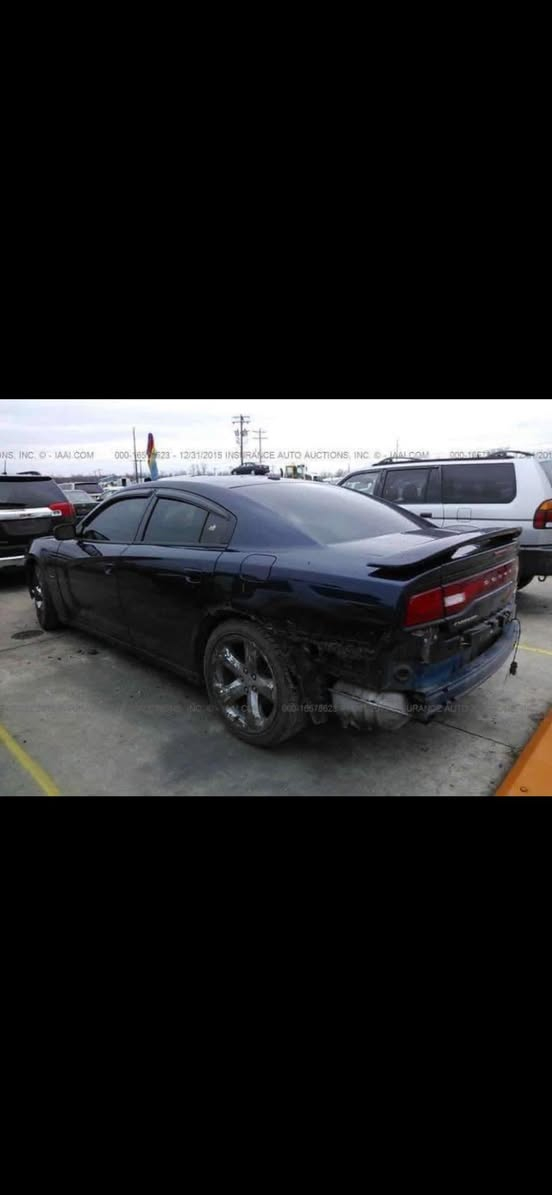 سلام عليكم اخوان للبيع فقط جارجر مديل ١٤ RT 5700 حادثها دعاميات فقط كما موضح بالصور وبيها طخة  ايضآ واضحة بالعراق وباقية على وضعيتها بالجاملغ الخلفي  وبيها بارد حد شبرين اباب السايق اثر طخة باب السيارة كفالة من الصبغ وكفالة لغد شاصي ابرانكيت وجميع براغي السياره على وضع الشركة كير مكينة ابلاد وكفاله وشرط الفحص  السياره ماشيه 100m استخدام شخصي فقط رقم بغداد ابأسمي شرط تحويل *********** غير متواجد على الفيس ولا وتساب مكاني بغداد المدائن السعر 165 وبيه مجال
