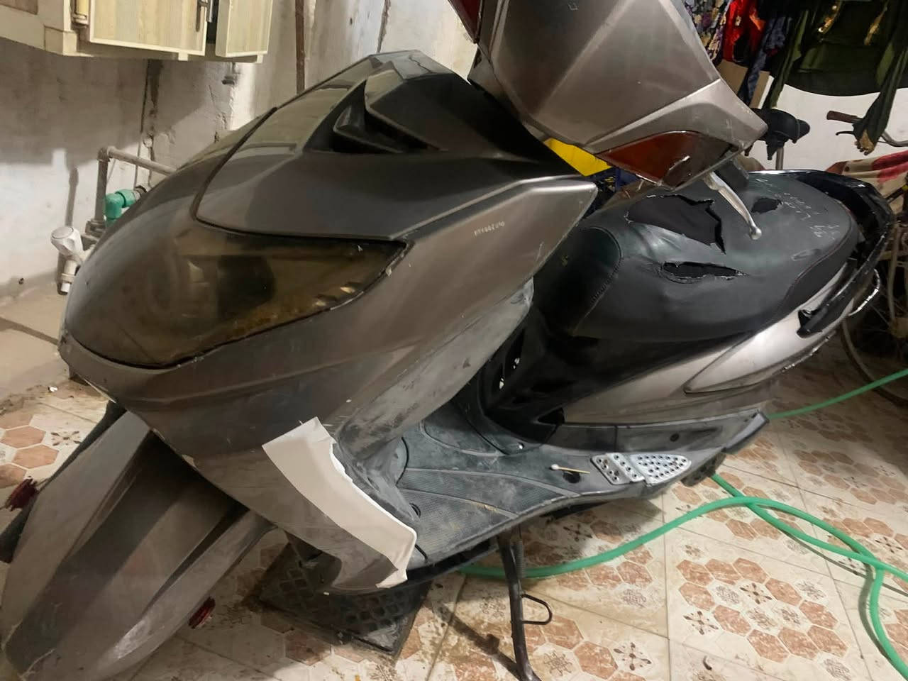 سلام عليكم سكنس فحل كابريتر كلشي كامل رياضي بوشه 58 ونص صالصنه رياضي كفرات ختم واحد دراجه نكره سلف اشاير وكلشي شغال السعر 350 بيها مجال واتساب ***********
