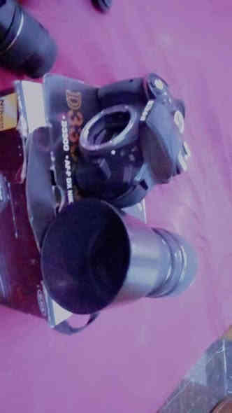 السلام وعليكم عندي كامره بيع  نيكون 3300 نظيفه كلش حلوه بيه 2 بطاريه وشحناه وجنطه كرتونه وياي 2زوم واحد جبير واحد صغير مسعجل عل ابيع سعر عل خاص مكاني الحسينيه الراشديه رقم الهاتف ***********
