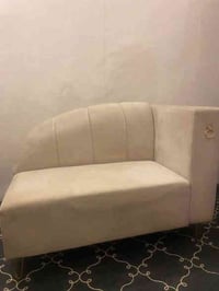 للبيع شازلونة وميز MDF ثكيل  المكان بغداد  الميز : 100 ألف • شازلونة 📌...