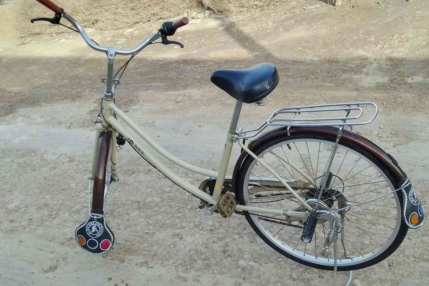 السلم عليكم بيسكل البيع مثل ما واضح بل صوره جديد باله اصلي حجم 26السعر125بي مجال لشرايالتواصل ***********
