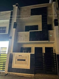 بيت للبيع مساحه ٩٠ متر واجه ٥ متر طابقين ونص يحتوي على ٤ غرف نوم العنو...