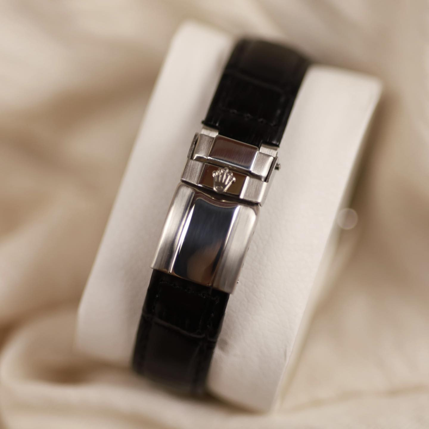 Zain_Pazaar
ساعة رجالية ماركة ROLEX

المواصفات 
.اسود مطعم بالابيض
.سير جلد باللون الاسود
.قفل اصلي
.كرونوغراف
.جميع السناتر شغالة
.stop watch 
.تاريخ يومي
.معدن ستيل
.ضمان سنة

السعر:55.000

يوجد توصيل لجميع محافظات العراق
(التوصيل من يوم الى ٣ايام)

للإستفسار:***********
او مراسلة الصفحة
♦️التصوير داخل الصفحة تصويرنا

#ساعات #رجالي #توصيل #f #اكسسوارات #العراق #m #a #ملابس #ماركة #tiktok #instagram #fashion #facebook #تجميل #أناقة #هدايا #هدايارجاليه #هدايامميزة #ضمان #hublot #followforfollowback #explorepage #ex #explore #share #like #instalike #save #money

