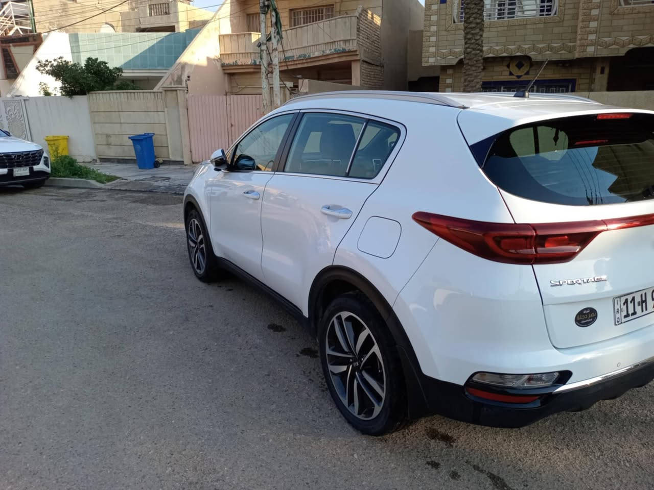 السلام عليكم للبيع كيا سبورتج موديل 2019 مشتريهة بسنة 2020 خليجي بيهة بارد بسيط باب الخلف السايق ومعدل Bdr المواصفات حساس امامي خلفي قطعتين تبريد تحكم ستيرن وباقي المواصفات المعروفة ماشية 91 الف تايرات جدد وباتري جديد السعر 178 وبيهة مجال بسيط للاتصال ***********
