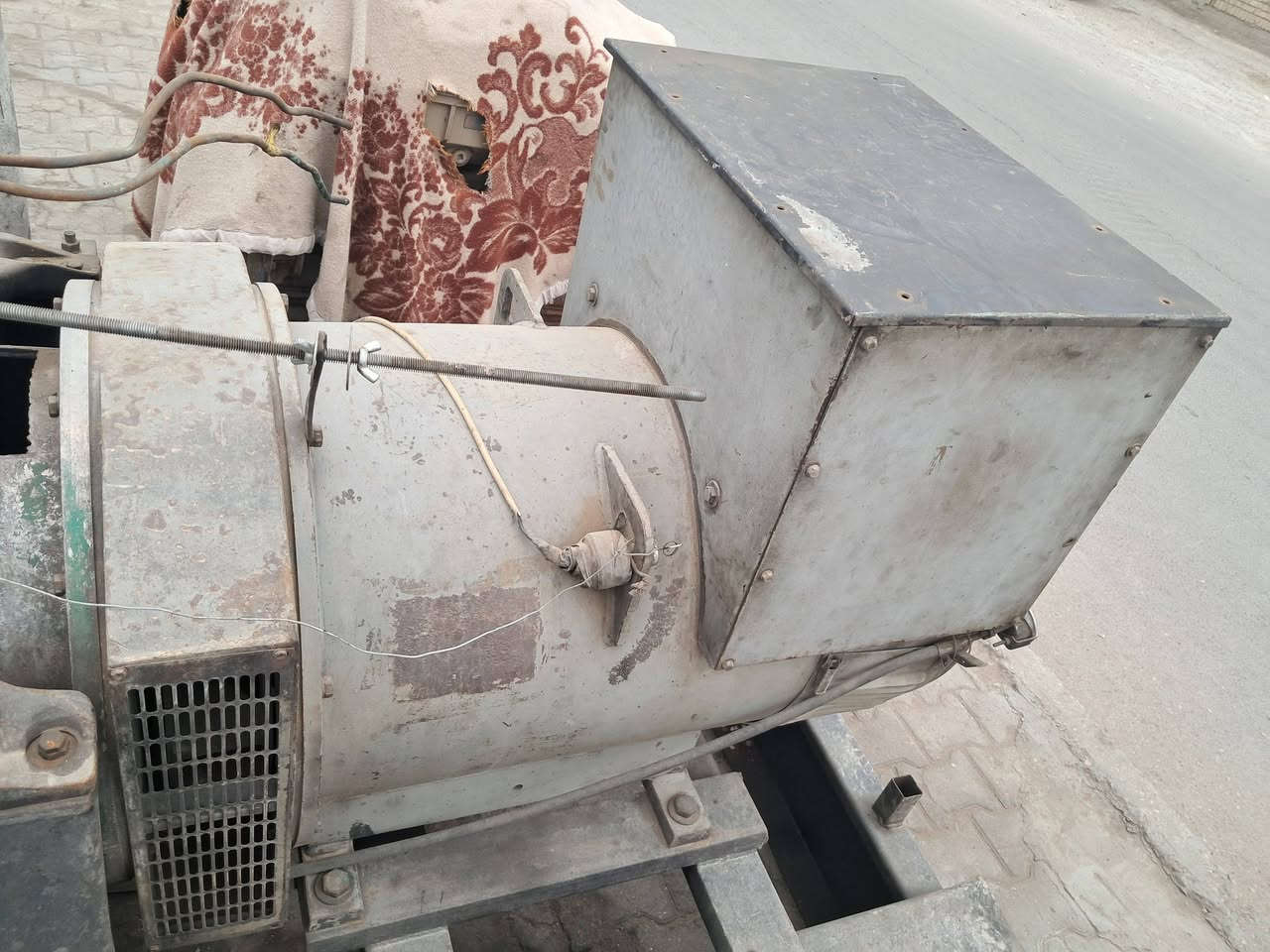 سلام عليكم ورحمة الله وبركاتة
راس توليد سامفور 250
الضهر مالته ملفوف 
مع شاصي مع طبكه مال مكينه سكانيا 8
الاستفسار اتصل ع الارقام 
***********
***********
