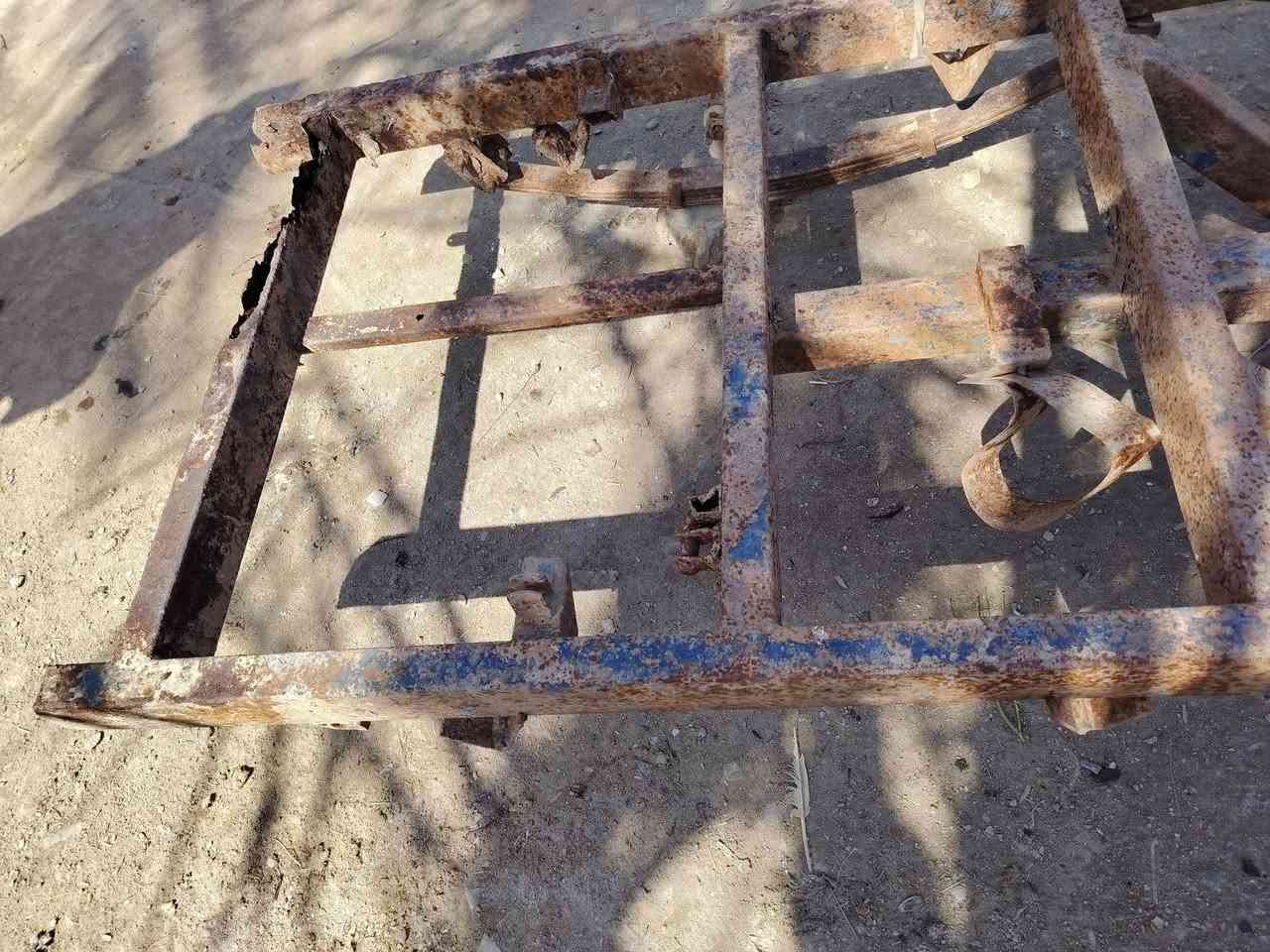 شاصي ستوته للبيع كوم  حديد
سعره 75
مكان ناصريه سيددخيل
*********** واتساب
