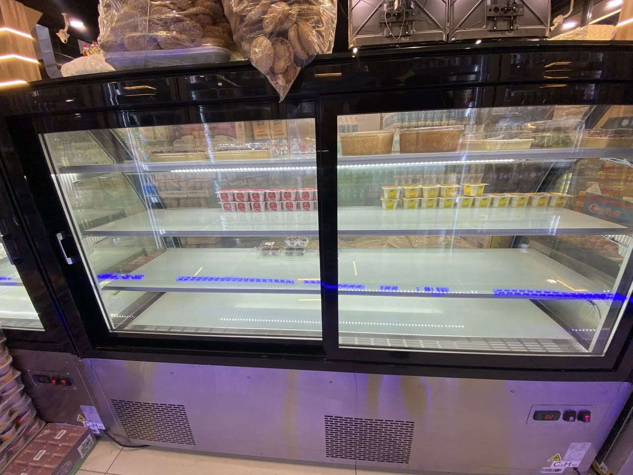 براد للبيع السعر مليونين ونص وبي مجال 
الاستفسار الاتصال على هاذا الرقم ‭0771179 3287‬
