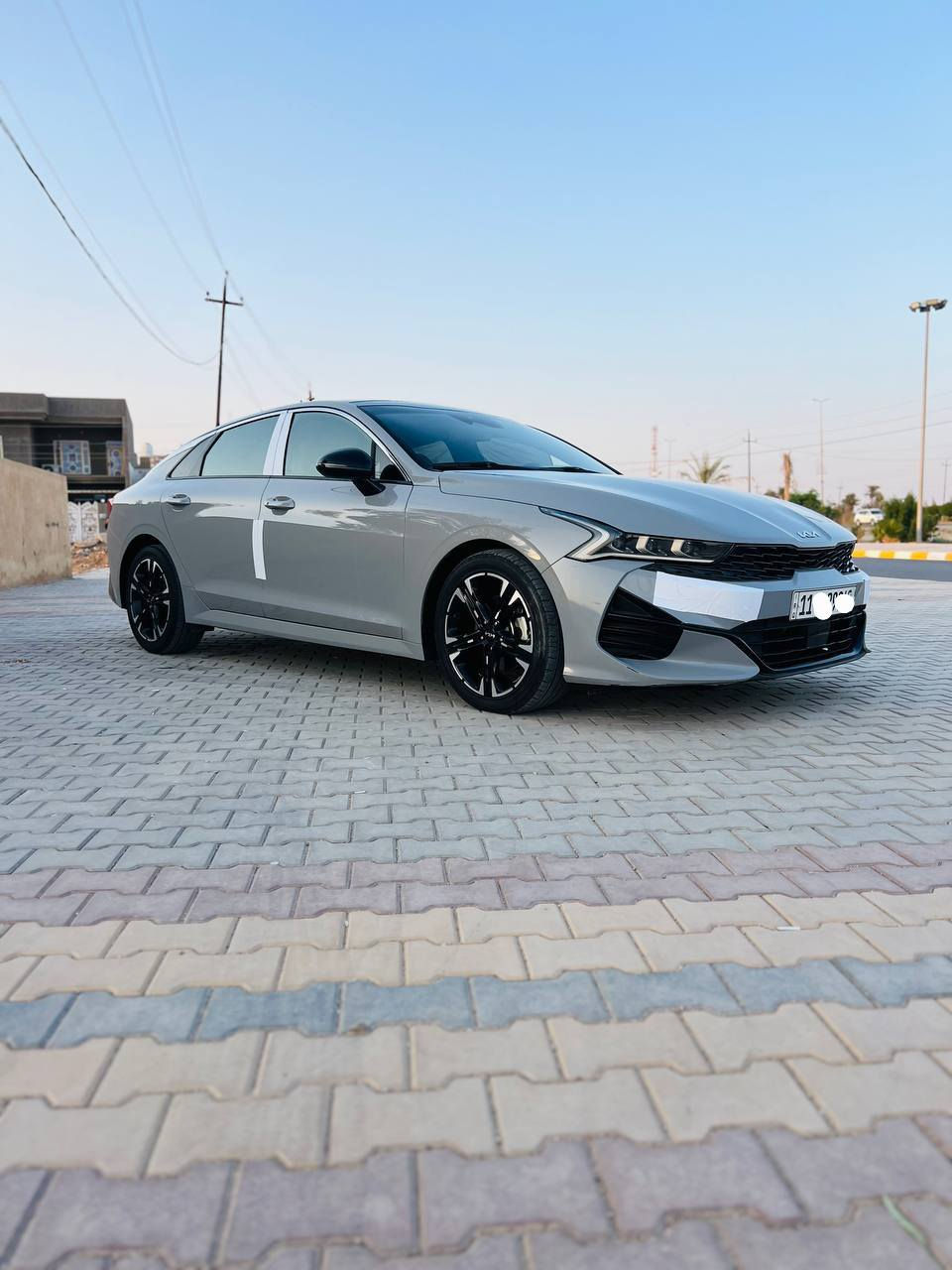 سلام عليكم
‏Kia K5 Gt-line
كي فايف جيتي لاين 2023 
رقم بغداد  سنوية وهزة كله جديد
 اللون اسمنتي
المحرك 1.6 تيربو
ماشية 32 ميل
بانوراما 
تشغيل عن بعد
رادارات امامية وخلفية وجانبية 
نقطة عمياء 
قيادة ذاتية :::::::::::
دخول ذكي
كروس مثبت سرعة 
شاشة كبيرة 
شحن لاسلكي 
هند بريك كهربائي 
بصمة 
اشاير بلمري 
كامرة دواره
4 انضمة قيادة 
اوتو هولد 
ترحيب بل اليدات
كشنات كهرباء 
داخل اسود  
وارد أمريكي حادثه جاملغ وبنيد ولباب مال سايق صبغ توحيد لون بدون معجون بدون ضربه 
 ( صور الحادث مع السونار موجود )
 السعر خاص شراي يتصل لو يراسلني 
***********
مكان سياره كوت
