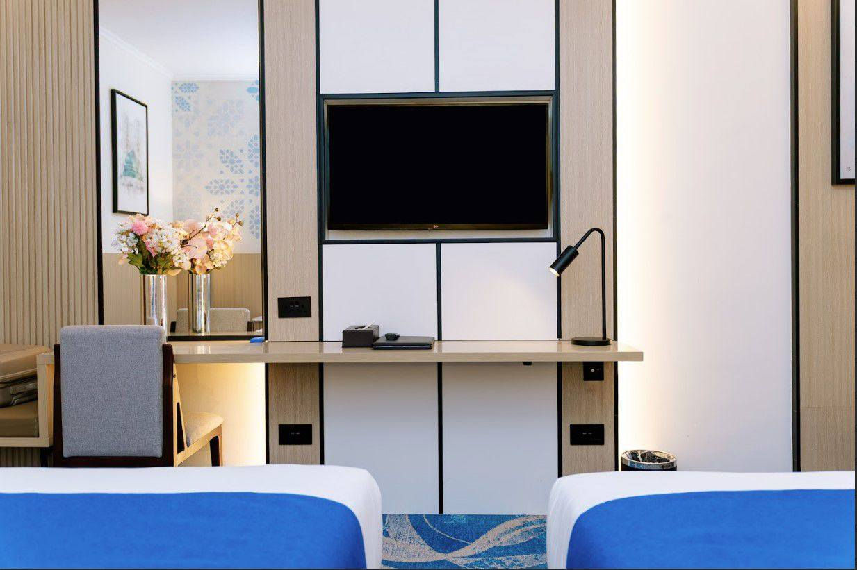 شركة الغدير الذهبية 
فافلة المتعهد احمد عيدان
عمرة شهر شعبان المبارك + عطلة نصف سنه نفس رحله
يتوفر نقدي وأقساط 
تاريخ الرحله 4 - 2 - 2026
⬛ مميزات رحلة العمره براً 
✦ بإشراف المتعهد: احمدعيدان 
✅ الانطلاق والعودة من وإلى مقر الشركة
🔸 المدينة المنورة: فندق مجاور للحرم المركزيه
🔸 مكة المكرمة: فندق ميدان حصرياً
✅ 3وجبات طعام بوفي مفتوح بالصوره
✅ برنامج الإقامة: 3ليالي في المدينة     ✅ 6ليالي في مكة المكرمة
✅ مزارات في مكة والمدينة،  
✅ دخول الروضة الشريفة
✅ باصات حديثة 
✅ إشراف إداري وديني متكامل 
.............................................
🎁 هدايا مميزة لكل معتمر:
▫️ حقيبة كتف
▫️ إحرام للرجال
▫️ سجادة صلاة
▫️ كتيب "المهم في العمرة"
................................................
📌 المستمسكات المطلوبة للتسجيل:
▪️ جواز سفر نافذ
▪️ صورة شخصية بخلفية بيضاء

📞 للحجز والتسجيل:
يرجى إحضار الجواز والصورة إلى مقر الشركة،
 الأرقام التالية:
***********
***********
📍 موقعنا الديوانية - الحمزه الشرقي - 
شارع العام
