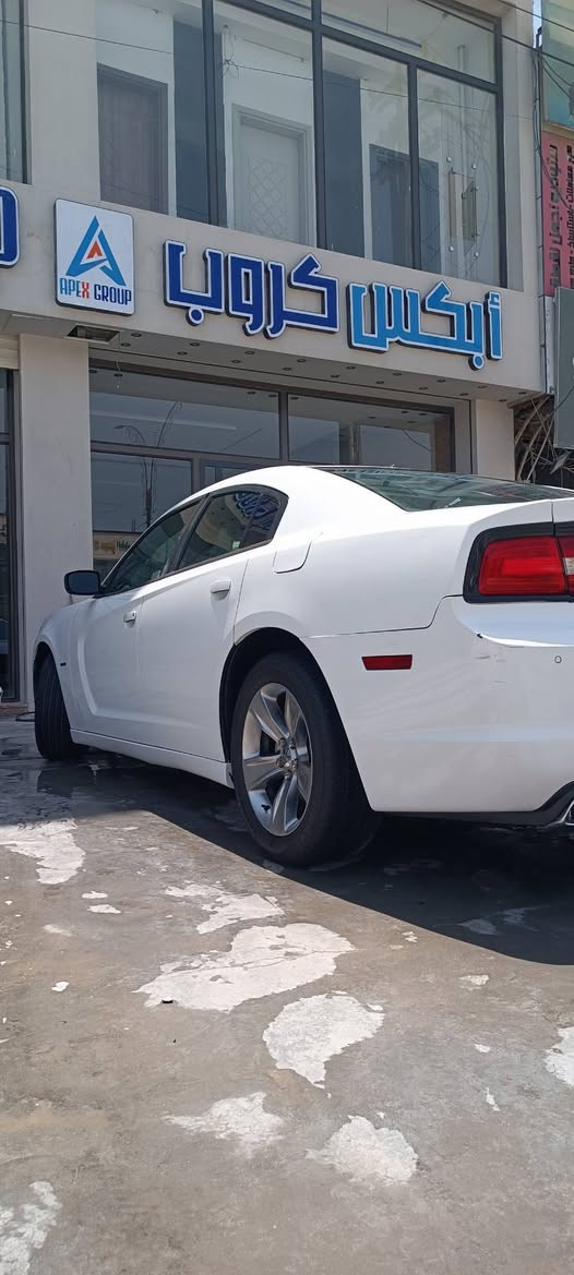 جارجر 13 RT
مكينة V8 5700
رقم بغداد بأسمي تحويل مباشر 
فول بدون فتحة 

بجم كبس
حادثهة 3 قطع جهة السايق 
بدون دواخل 
بدون ايرباك 
130$ وبيهة مجال 
مكاني حلة شارع 60
***********
