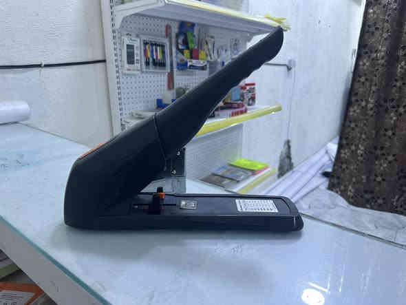 للبيع 
رفوف جانبيه 
ميز 
كابسه كتب جديده 
العنوان الفلوجة شارع 60
***********
