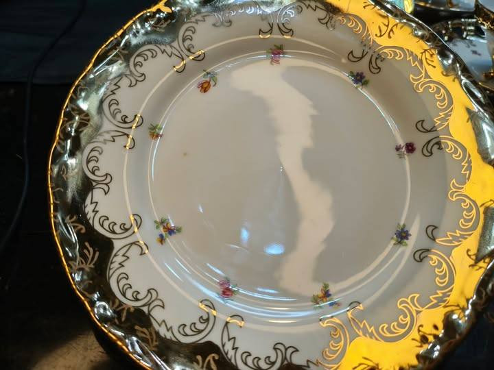 "Exquisite 41-piece Japanese tea and pastry set, a classic masterpiece."


**إذا كنت صاحب هذا الإعلان وتريد حذفه لأي سبب، رجاءا أرسل رسالة إلى الدعم الفني**