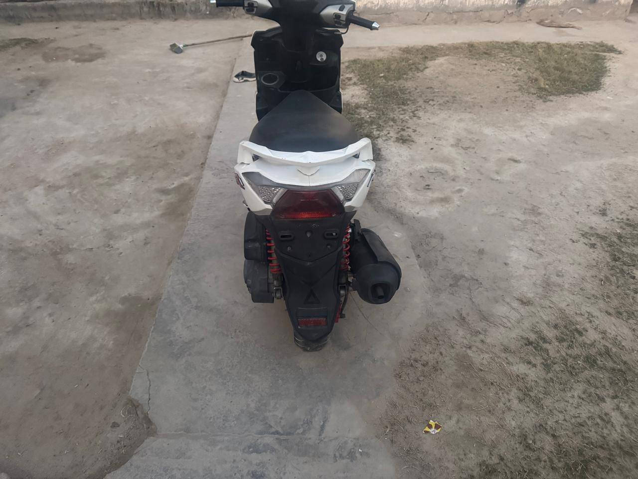 دراجه بيجو pgo ياباني رمبه مامشتغله بالعراق حجم المحرك 150 cc نوزل حجم الأطار 12 بريك دسك أمامي وخلفي مكفوله جاهزه للعمل .....السعر مليونين وميه
للأستفسار الأتصال على الرقم :
***********
