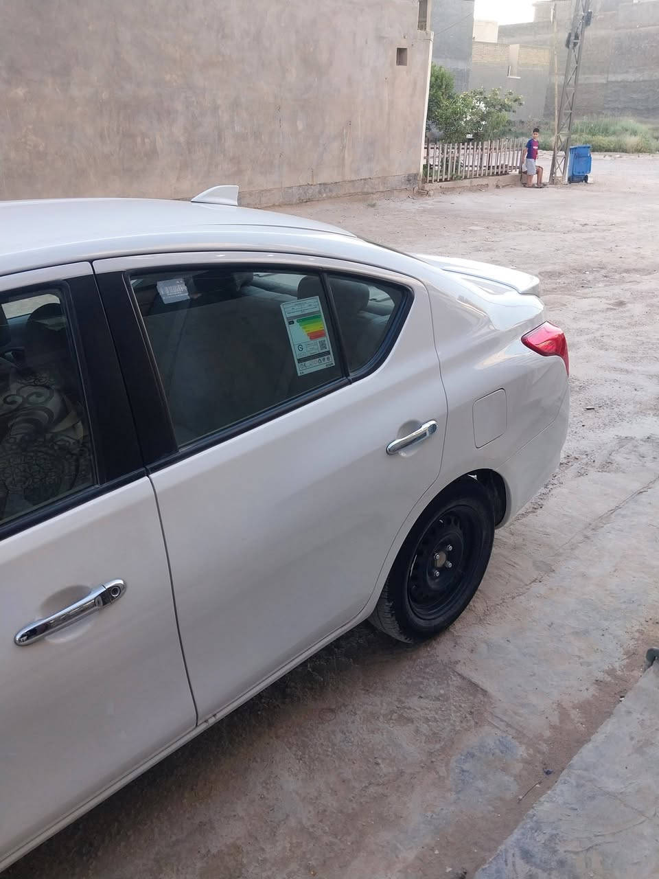 سيارة سني هندي ٢٠٢٤ جديدة مكفوله عدا ضربة بسيطة بالصندوق
بعدها جديدة ماشيه ٣٥ 
ب١٢٢ وبيهه مجال قليل 
رقم بغداد الرقم الجديد
سيارة باسمي يعني تحويل مباشر، 
الاتصال على ***********
