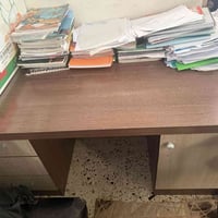 ميز مكتبي • مكتب