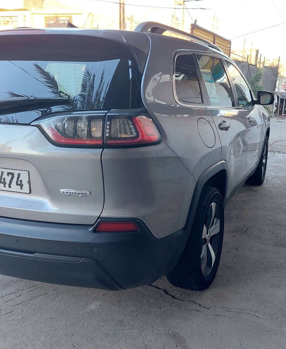 يا الله
جيب بزون لاتيدو
موديل 2019
4 سلندر مكينه 2400
ماشيه 67 الف كيلو متر
المواصفات نص فول
كشنات جلد / السايق كهرباء
تحكم ستيرن جهتين
قطعتين تبريد
نقطه عمياء + رادار خلفي
حساسات خلفيه + كامره دواره
توقف ذاتي + اشاير بالمري + هيتر
لايت زينون بلاد + ليد امامي خلفي
وبيها بعد هواي مواصفات
حادثها بنيد فقط بدون ايرباك
صور الحادث مرفقة مع الصور
مع رقم الشاصي 
مكينه كير تبريد كله على وضع الشركه
صدر جديد
باتري جديد
تخم تاير جديد
ويل حجم 18 كروم
عارضها 147 $ وبيها مجال بسيط
عنواني بغداد الدوره
للاستفسار ***********
واتس اب
غير متواجد عالفيس
