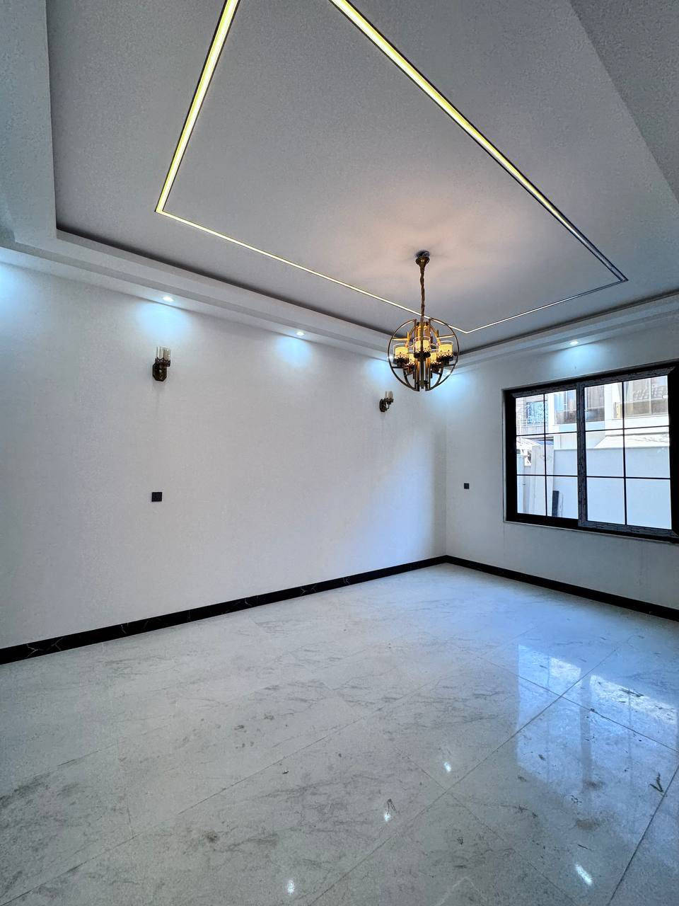 دار للبيع حي المهندسين  موصل 

المساحة 205 متر واجهة 10 متر 

سند طابو ملك صرف 

مكون من طابقين 

الاول هول استقبال مطبخ صحيات كراج 2 نوم 

الثاني 4 غرف نوم هول صحيات مطبخ 

الدار بناء vip 

للاستفسار اكثر مراجعة مكتب العمران سايدين السكر

***********
***********
