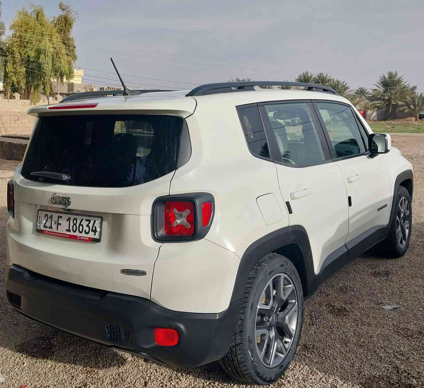 سلام عليكم 
عندي جيب رينجيد لون ابيض موديل ٢٠١٧ باسمي محرك ٢٤٠٠ ،بصمة تشغيل وصندوق ،تحمكات بالاستيرن وكشن السايق كهرباء .. المراية الداخلية قلاب كهرباء كشنات مخمل على بلاد 
سيارة نظيفة جدا كاملة من كل النواحي محرك وكير وصدر وتدفئةوتبريد وكهربائياتها  وتخم تايرات كله بشرط ضررها جاملغ صفحة السايق مبدل ومصبوغ بدون دواخل 
اي استفسار الاتصال على الرقم *********** خناقين, ديالى
