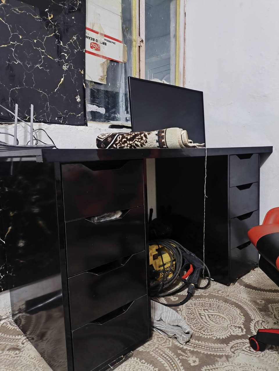 ميز نضيف بشكل  تجي وتشوفه شخط ما بي سعره 150كربلاء ***********
