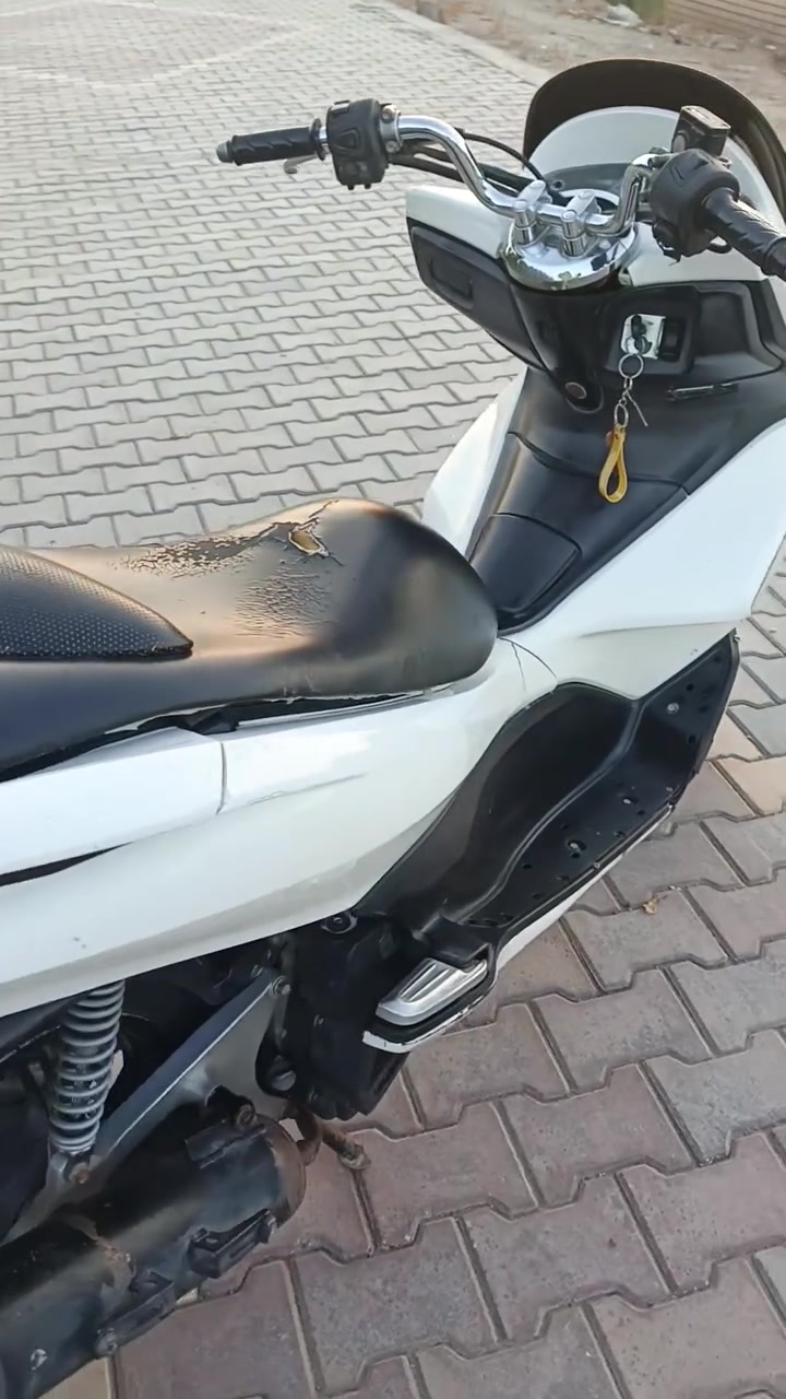 سلام عليكم
للبيع درجه  pcx  

جيل اول ياباني jf

 محرك 150 

كله شغال حساسات حساس ستان 

دراجه حلوه ونضيفه 

السعر 950 وبيه مجال 

مكانه كوت حي الحوراء 

للستفسار خاص او على الرقم /***********
