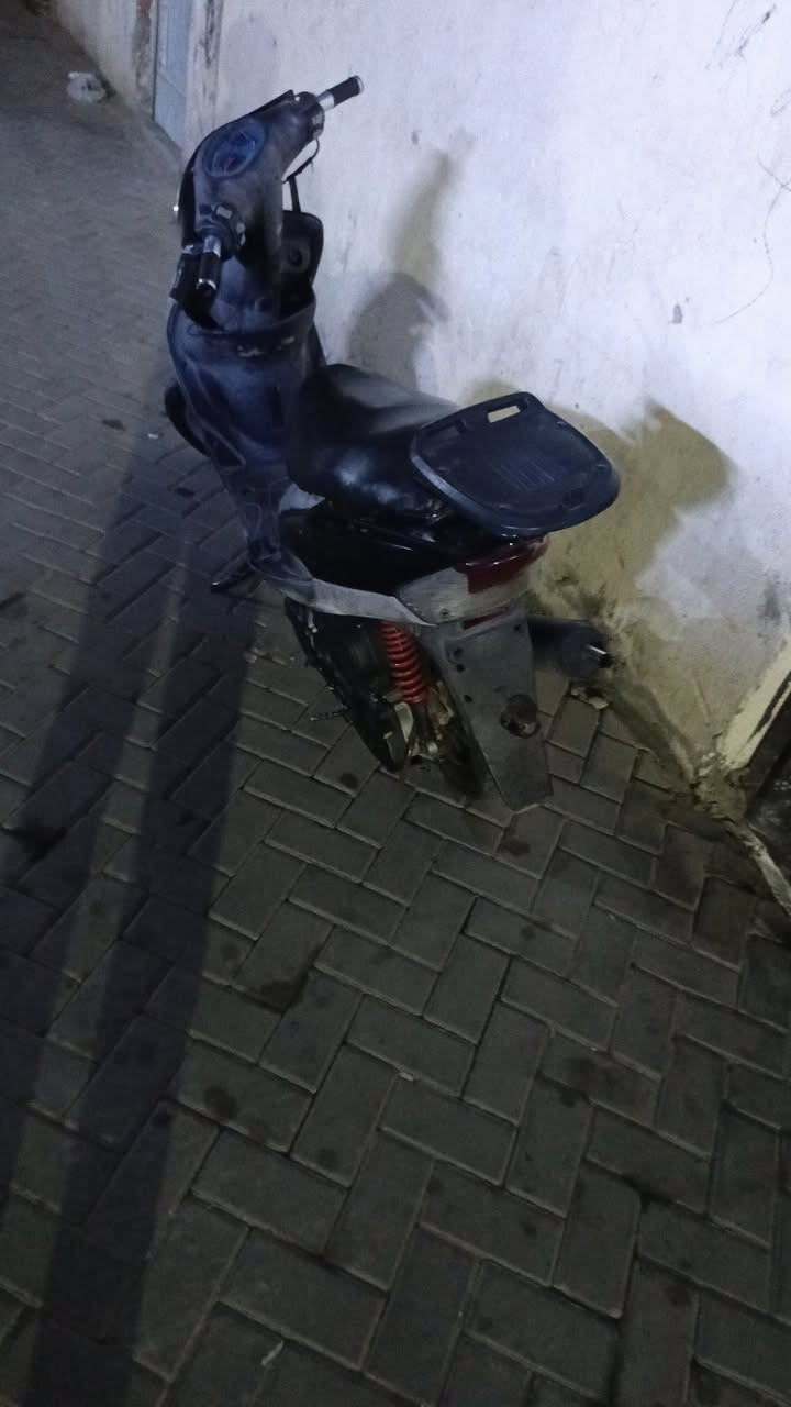 السلام عليكم ماكس منغولي مفتوحه مره وحده وغراضه بلاديه تفصيخ الدراجه نكره وخير من الله بيه نقوصات بسيطه معدل 100 ترايك وين ميعجبك 
السعر 400 وبيه مجال 
***********
