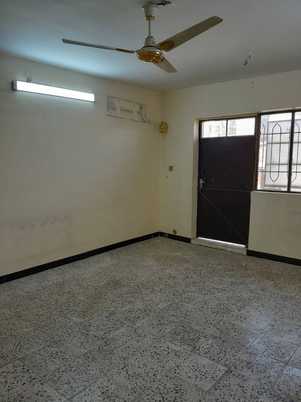 شقه للايجار غرفتين وصاله للمزيد من المعلومات الاتصال ع الرقم ***********
