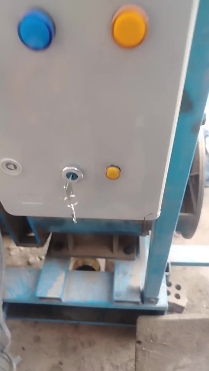 مولده كيه 2701 تجفيت جديدة ولا تبخير مولده ثري فيز جاهزه 30كيفي
السعر 13ورقه العنوان بغداد الأمين نواب الظباط قرب مصور الاوان رقم الجوال ***********
