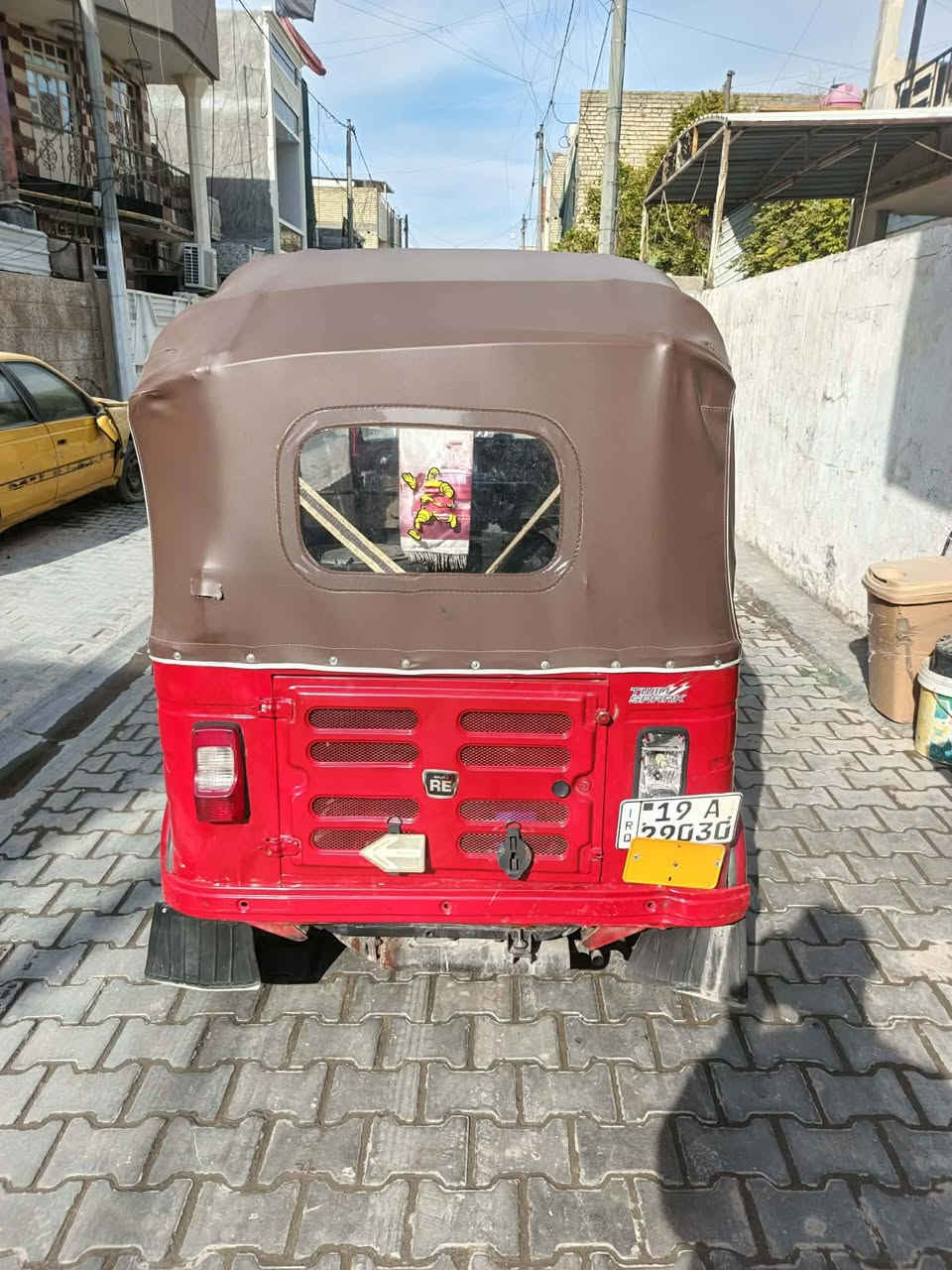 السلام عليكم توكتك موديل 18او محركها مال 20 توكتك رقم وسنويه رقم نكليزي تحويل ثاني يوم محرك مكفول من نقص وتبخير الكشر مابي خياس ولا ضربه فدمصبوغه صبغ جماليه وكلشي شغال بيها...السعر ب 5.000وبيها مجال قليل 
العنوان بغداد الحريه....الرقم الموبايل بي واتساب 
***********احمد
