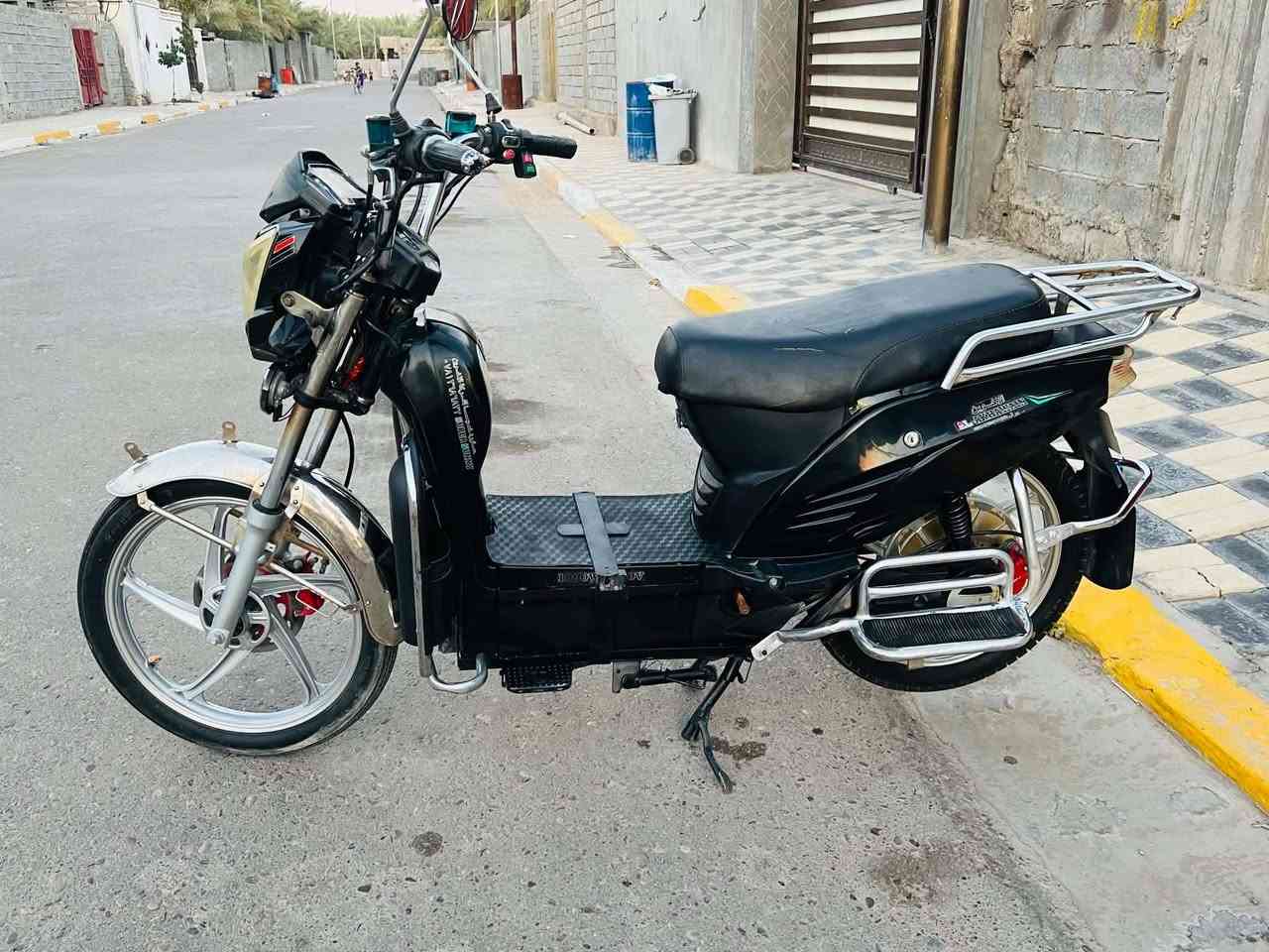 للبيع ماطور شحن نضافه فول بطاريات تقره 10 كهربائيات كلها كامله يرجع بك مابي كل نقص كامل من كلشي تفحص وتقتنع ياله تاخذه ***********
