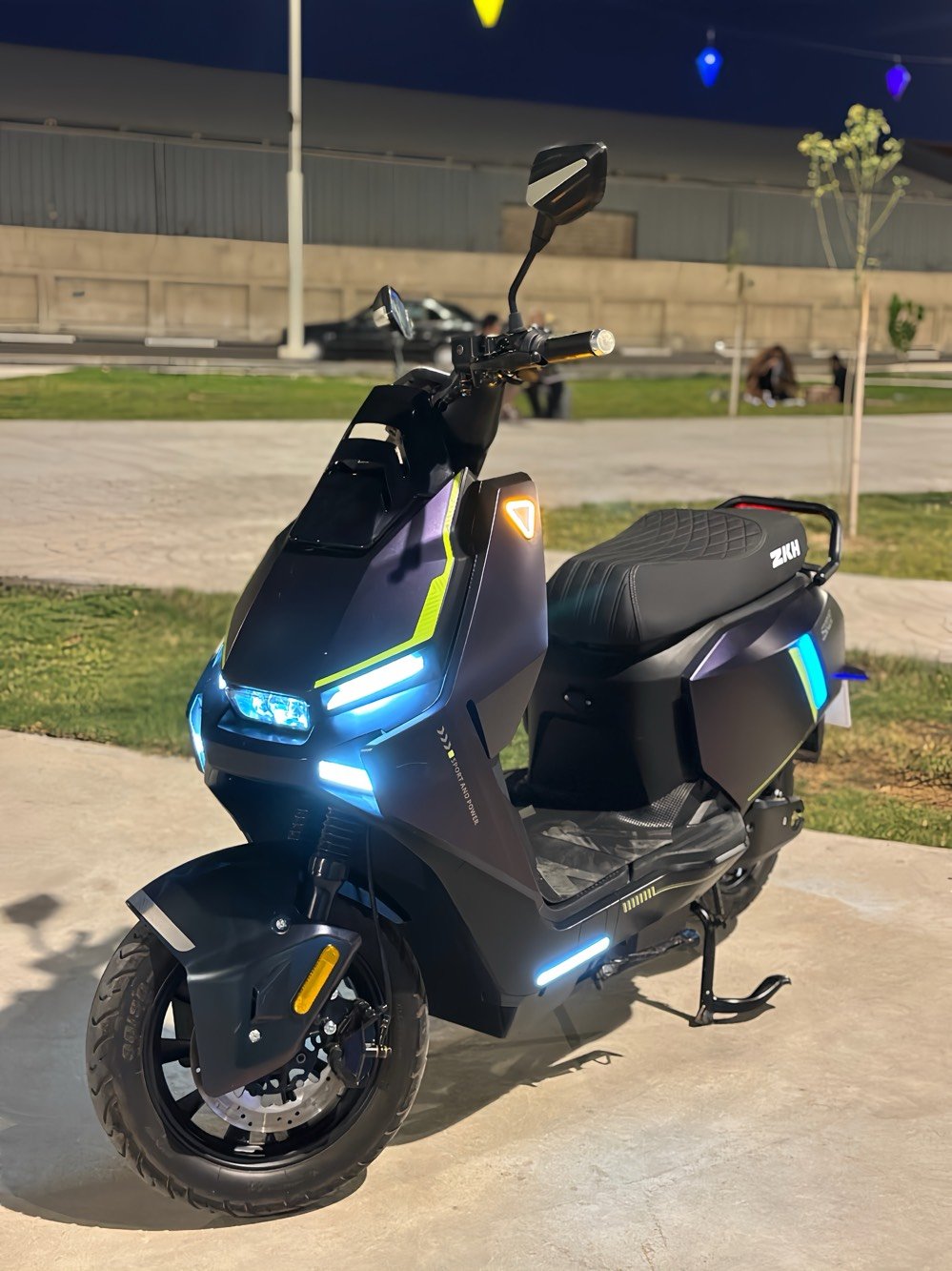 🔴 دراجه شحن شكل مميز 🔥
دراجة شحن دراجة كهربائية 
اللون مميز
 
بنفسجي على رصاصي 
من معرض zkh هاوجي
نضام 3 نمر سرعة  
السرعة الحقيقية 80 كيلو متر 
دراجة بعدهي جديده ماخذهة بشهر الواحد 2026 
تمشي بالشحنة الواحده 60 = 70 كيلو بالشاشة حسب الوزن او اكثر
6 بطاريات الريان افضل نوعية بالسوق
72 فولت
نضام ال P 
نضام حساسات جانبية وخلفية 
مانع للسرقة 
تشغيل
سويج 
بصمه تشغيل عن بعد 
گلوبات عالي ناصي قوي
أشاير يمنى ويسرى 
الكهربائيات كلهن شغالة 
الشاحنة الاصلية 
هورن عالي
مرايات
صندوق كبير داخلي 
الملف 2000 حقيقي 
🔴السعر :  850 الف وبيهة مجال قليل للشراي 
العنوان : البصرة : الامن الداخلي
الرقم : ***********