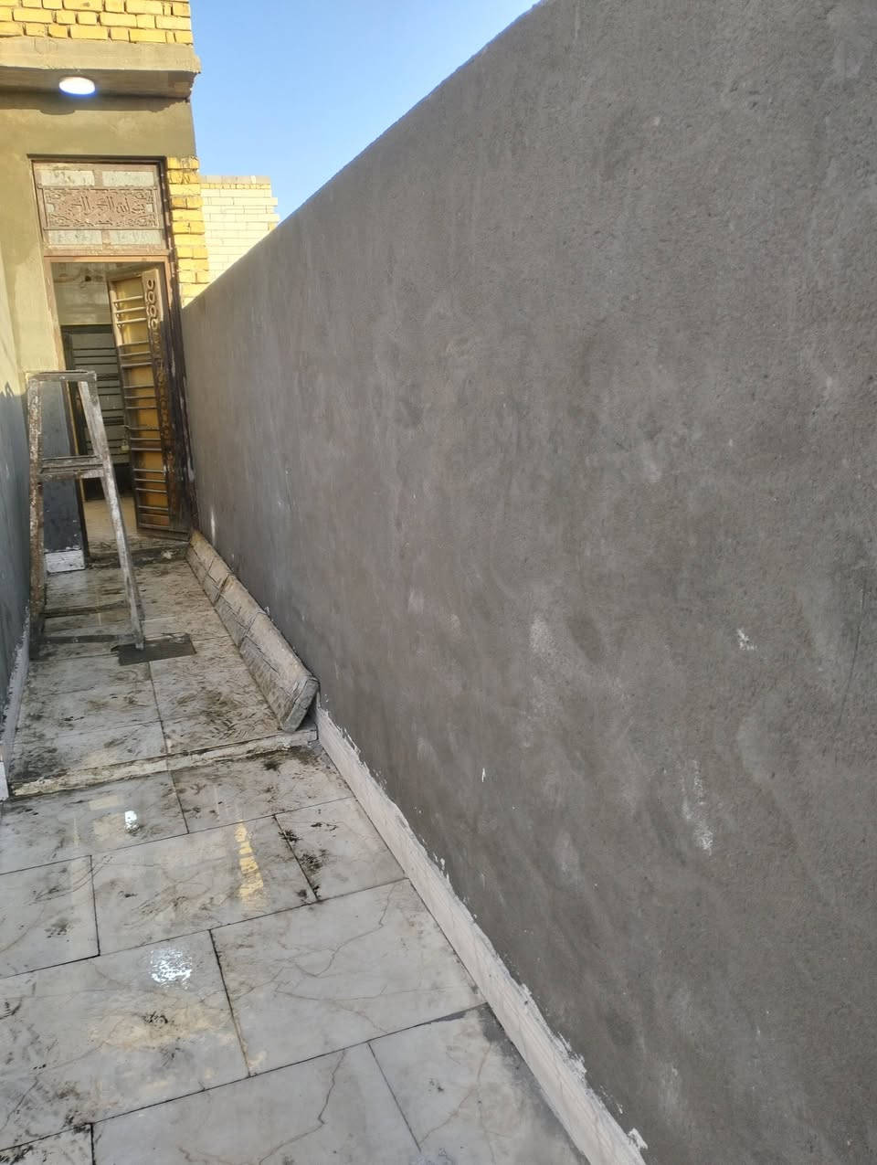 متفرغ عمل
لبخ سمنت وصطار جص وسقل وطلس ونثر
ومخمر عمل درجى اولى 
***********
