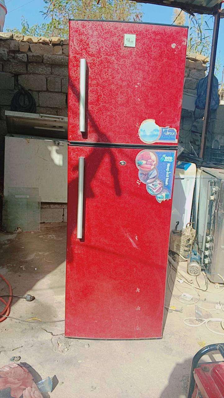 ثلاجة حجم كبير سعر 100 فول ثلج مكان قاسم ***********
