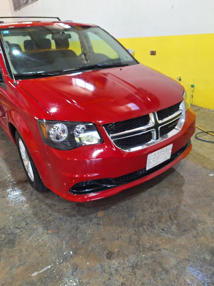 سلام عليكم دوج كرفان 2015 للبيع سياره مناقصهه شي صدر 80 بل ميه كير محرك مكفول. تايرات جدد ضربتهه للسياره بجم امامي للبيع 140 وبيها مجال 
***********
