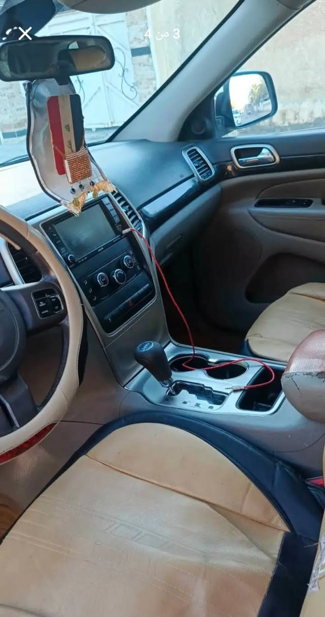 جيب لاريدو للبيع السعر ١٤٥ السياره جاهزه وبدون ضرر رقم بغداد دولي مكينه وكير شرط تدفئه تبريد شغال مكفوله شواصي وتكم ولغود  فقط طخه بسيطه بجاملغ الامامي بدون داخل قطعتين كلير وقطعتين صبغ  سياره جاهزه من كل النواحي للتواصل ***********
