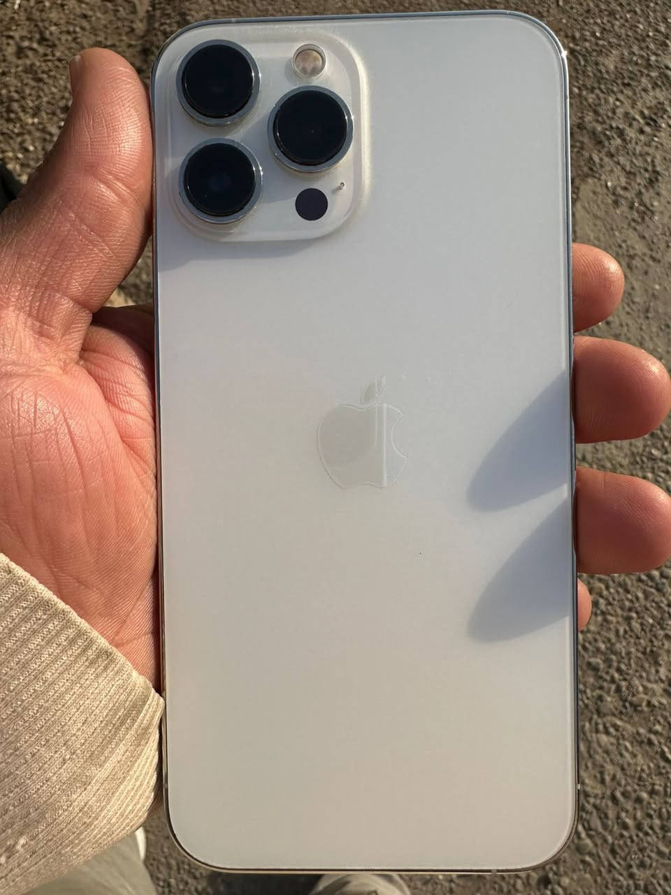 السلام عليكم
آيفون 13 برو ماكس 
لون ابيضّ الجهاز مكفول كفاله عامه 
ذاكره 256 
بطاريه 97 
بغداد 
السعر 700 
***********
