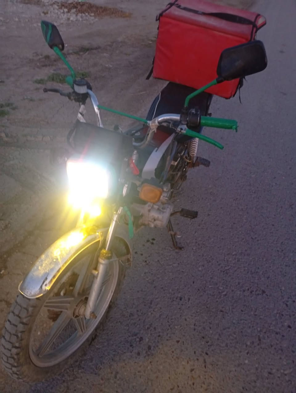 سلام عليكم  دراجه ايراني لبيع دراجه حلوه وبيها منضومه زنون  الشراي ينتصل ع الرقم المكان بغداد ***********
