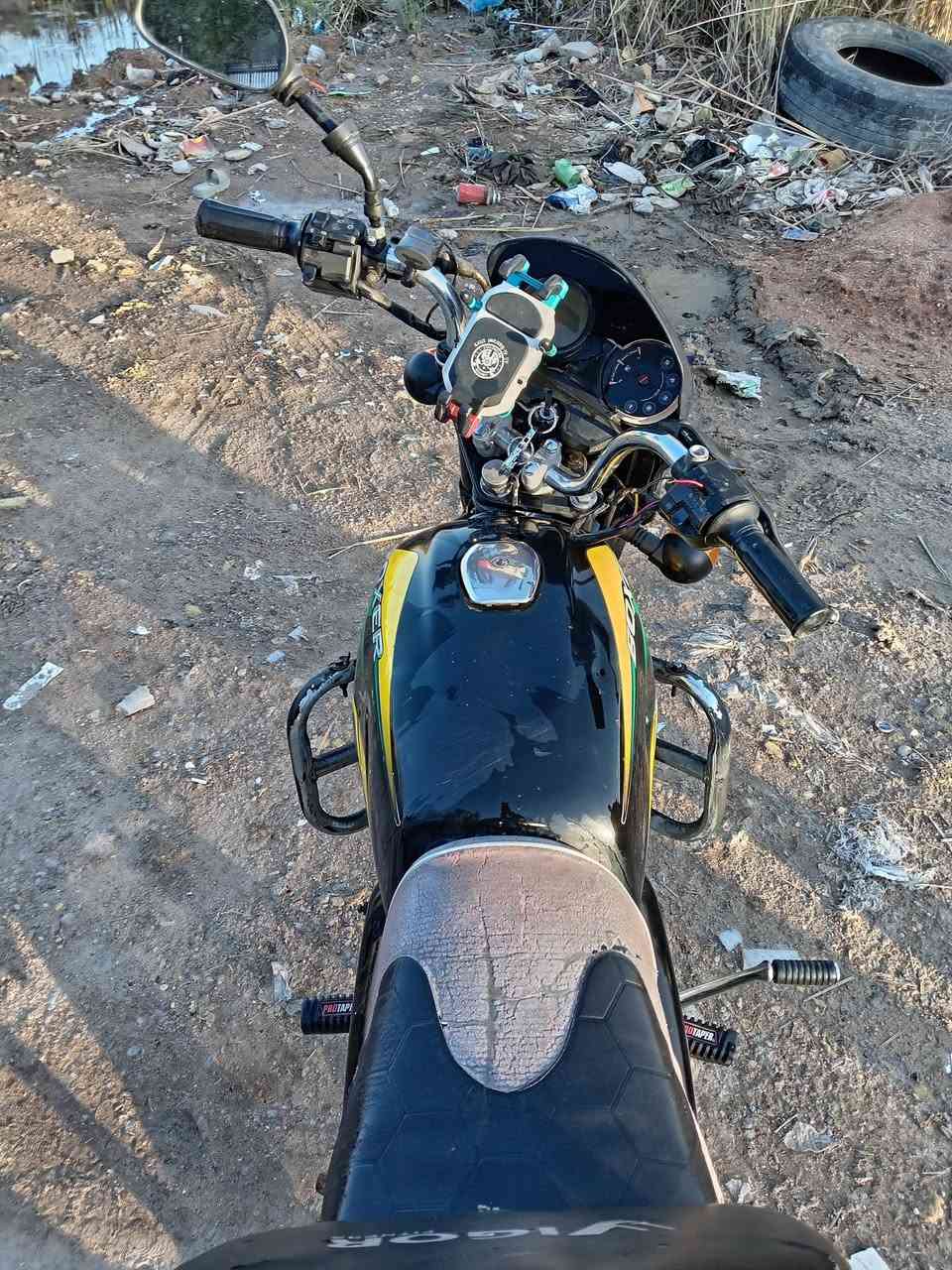 السلام عليكم دراجه بوكسر للبيع موديل 21اوراق كامله جاهزا للترقيم شركة الغبور القلم السعر 900 وبيها مجال مكاني بغداد ***********
