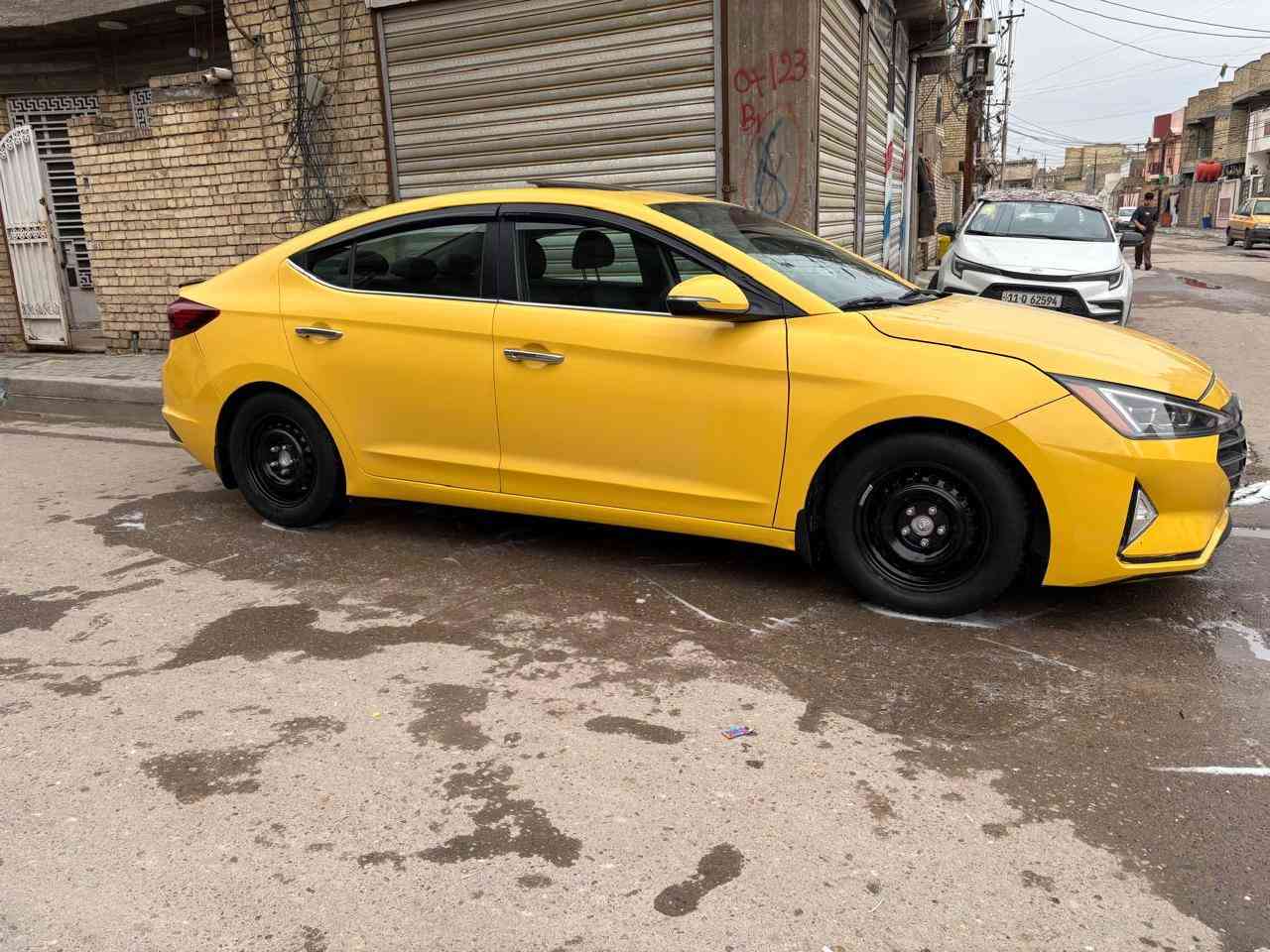 سلام عليكم عارض سياره للبيع انترة موديل 2019
حادثها جاملغ امامي بدون أي دواخل شاصي الغد كفاله الجاملغ نفسه مامبدل السياره اليبل واحد محرك دوش 2000ممفتوح بس القبق الفوك مالت المحرك مفتوح السياره تخم تاير حداديه كفاله عامه السياره فول المتيت فول للأخير 
مكاني بغداد 
الرقم ***********
